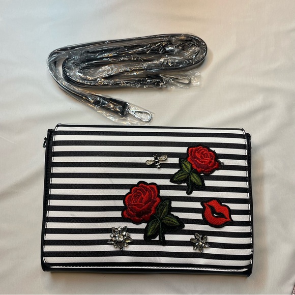 NWOT- Magnolia and Vine Uptown Clutch with 3 Versa Accents - Picture 3 of 7